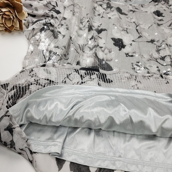 🔴 Badgley Mischka Sequined Grey Silver Floral Top XL - Picture 13 of 15